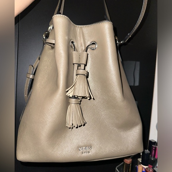 Guess Bucket Bag - Picture 13 of 13